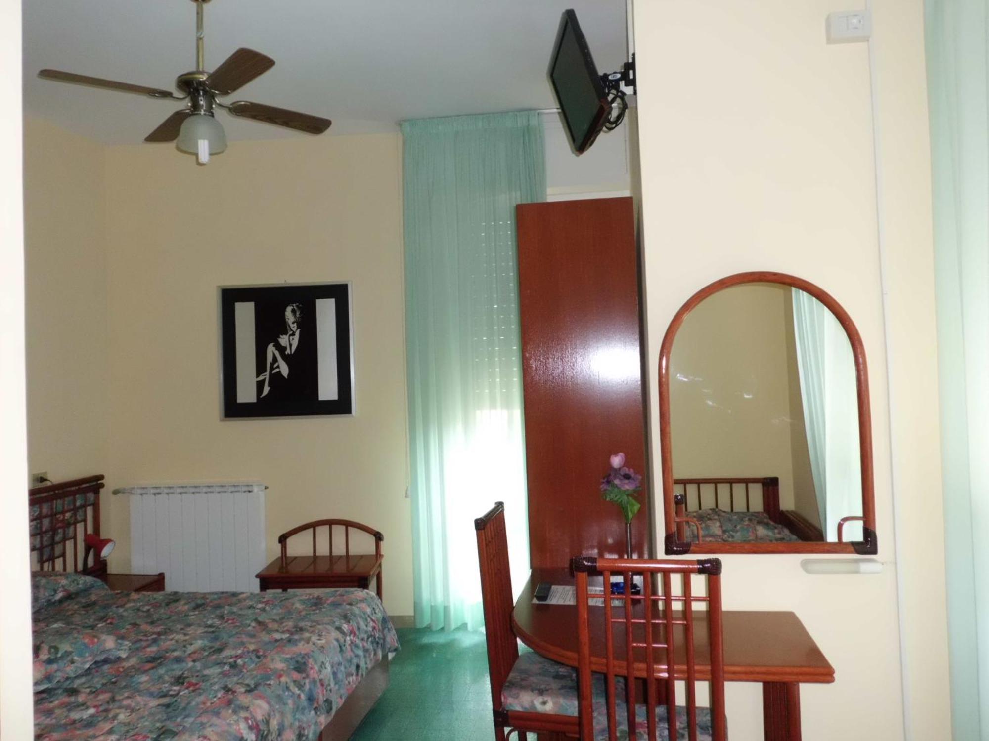 Palme Closetogigante Junior Suites Монтероссо-аль-Маре Номер фото